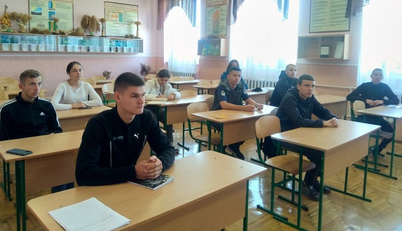 Проведення консультації та інструктажу з техніки безпеки перед проходження виробничої технологічної практики зі спеціальності 201 «Агрономія»